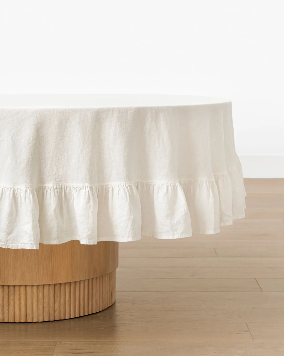 Catania Linen Ruffle Tablecloth