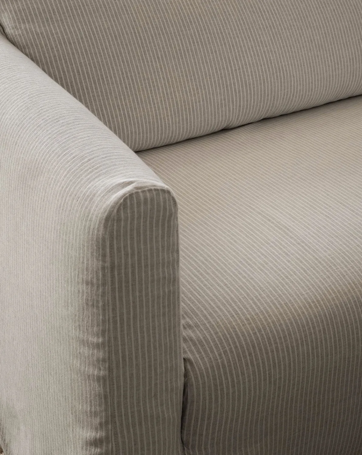 Iman Slipcover Sofa (90