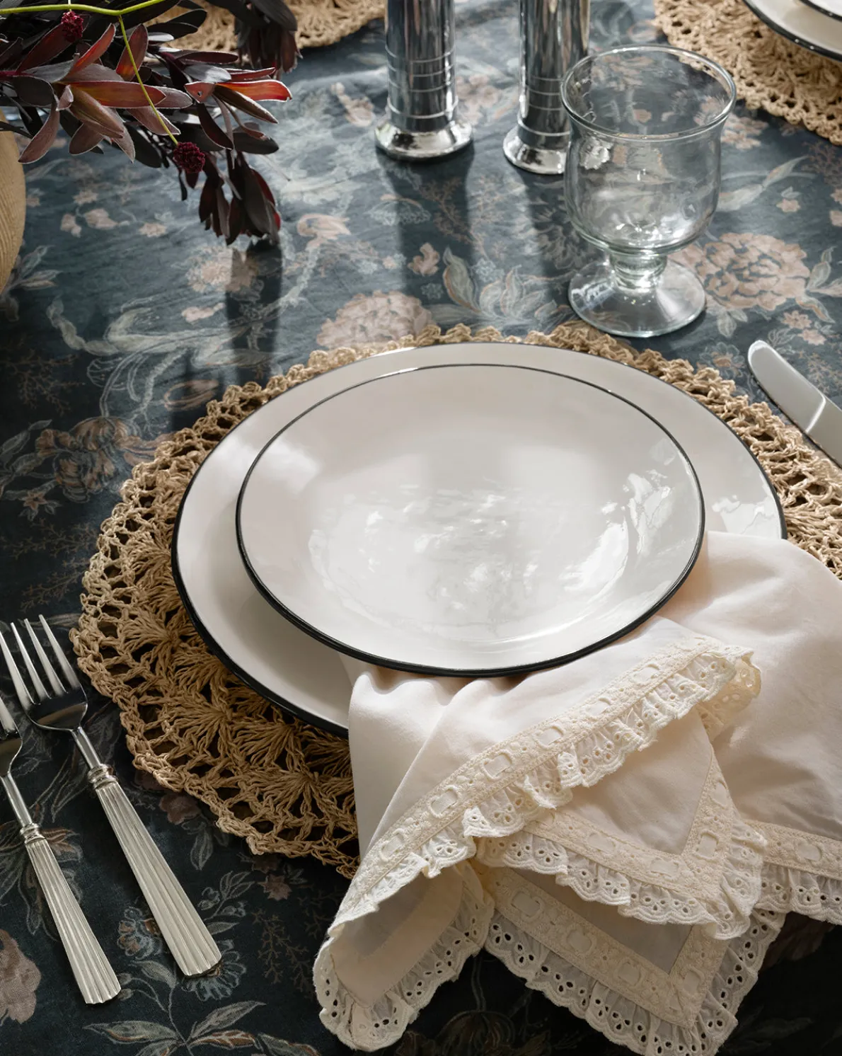 Lace Trim Napkins (Set of 4)