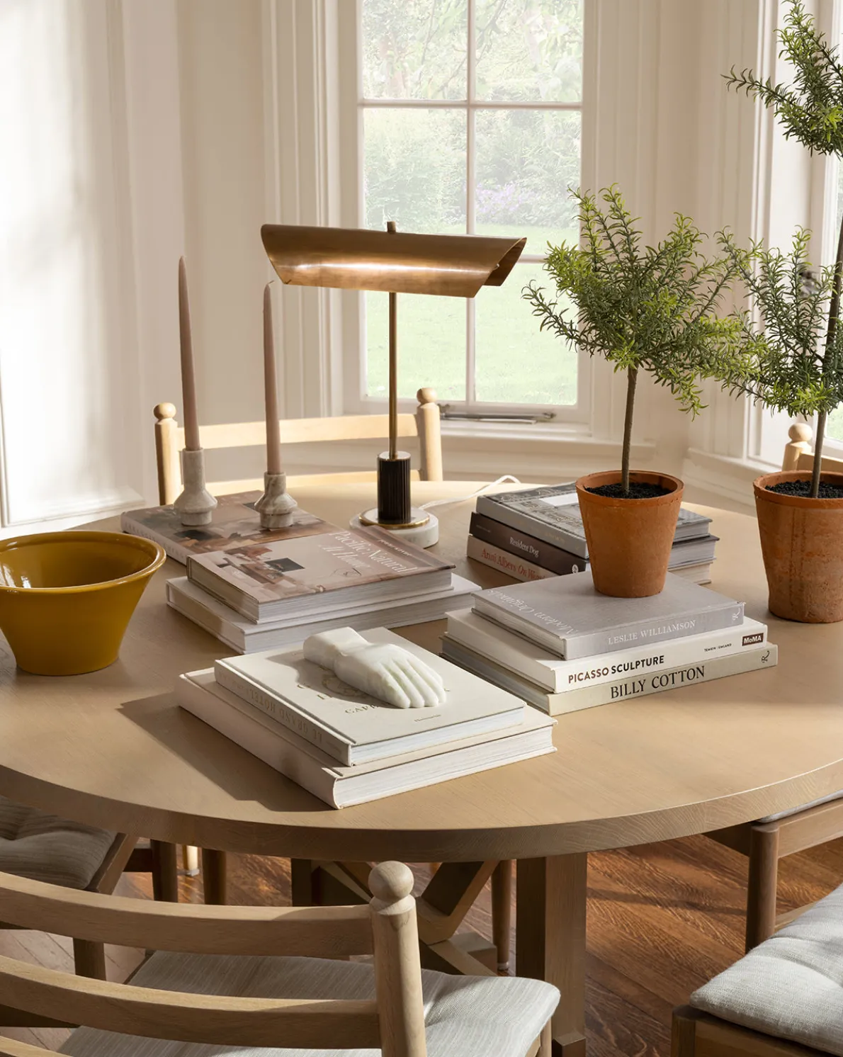 Lady Onyx Hand Object