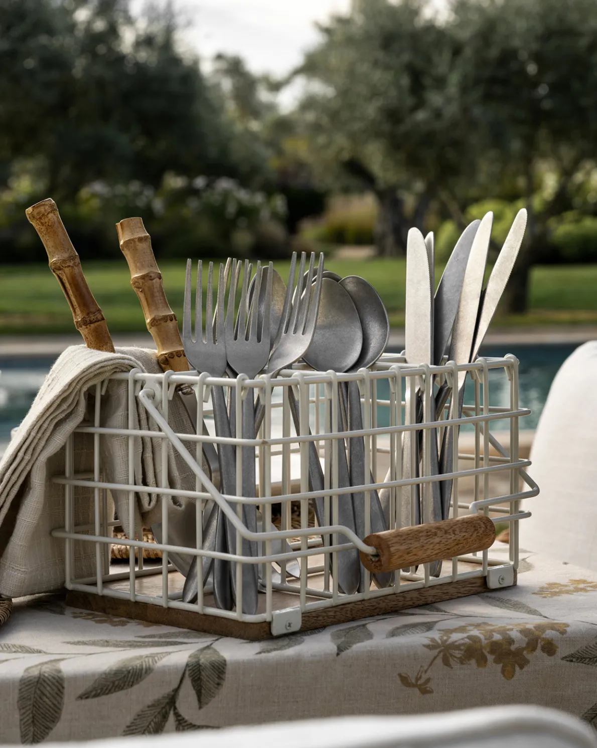 Lilia Flatware (Set of 5)