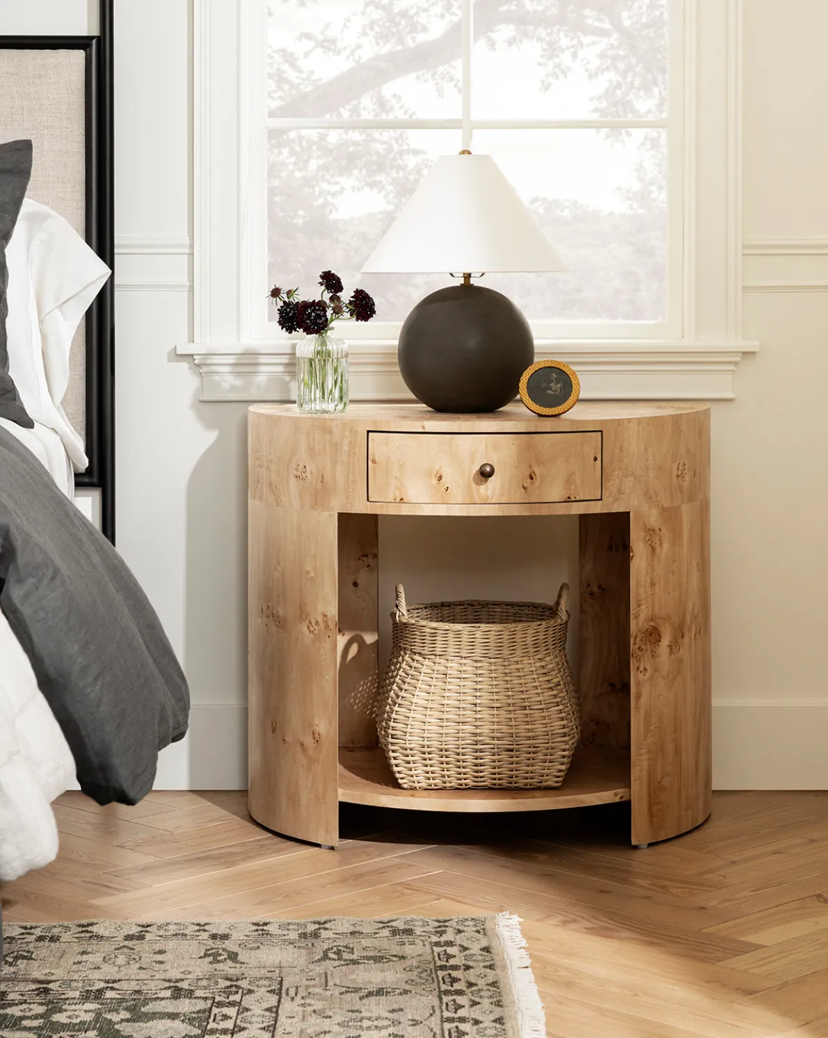 Pia Nightstand