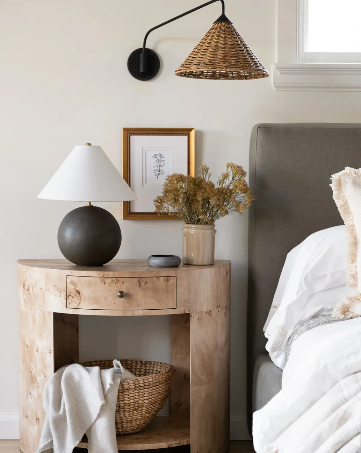 Pia Nightstand
