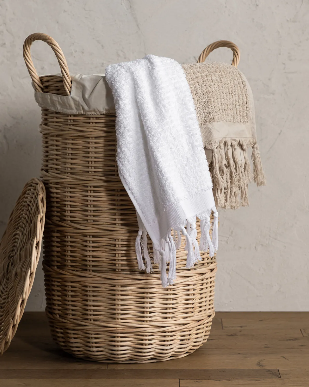 Rattan Lidded Laundry Bin