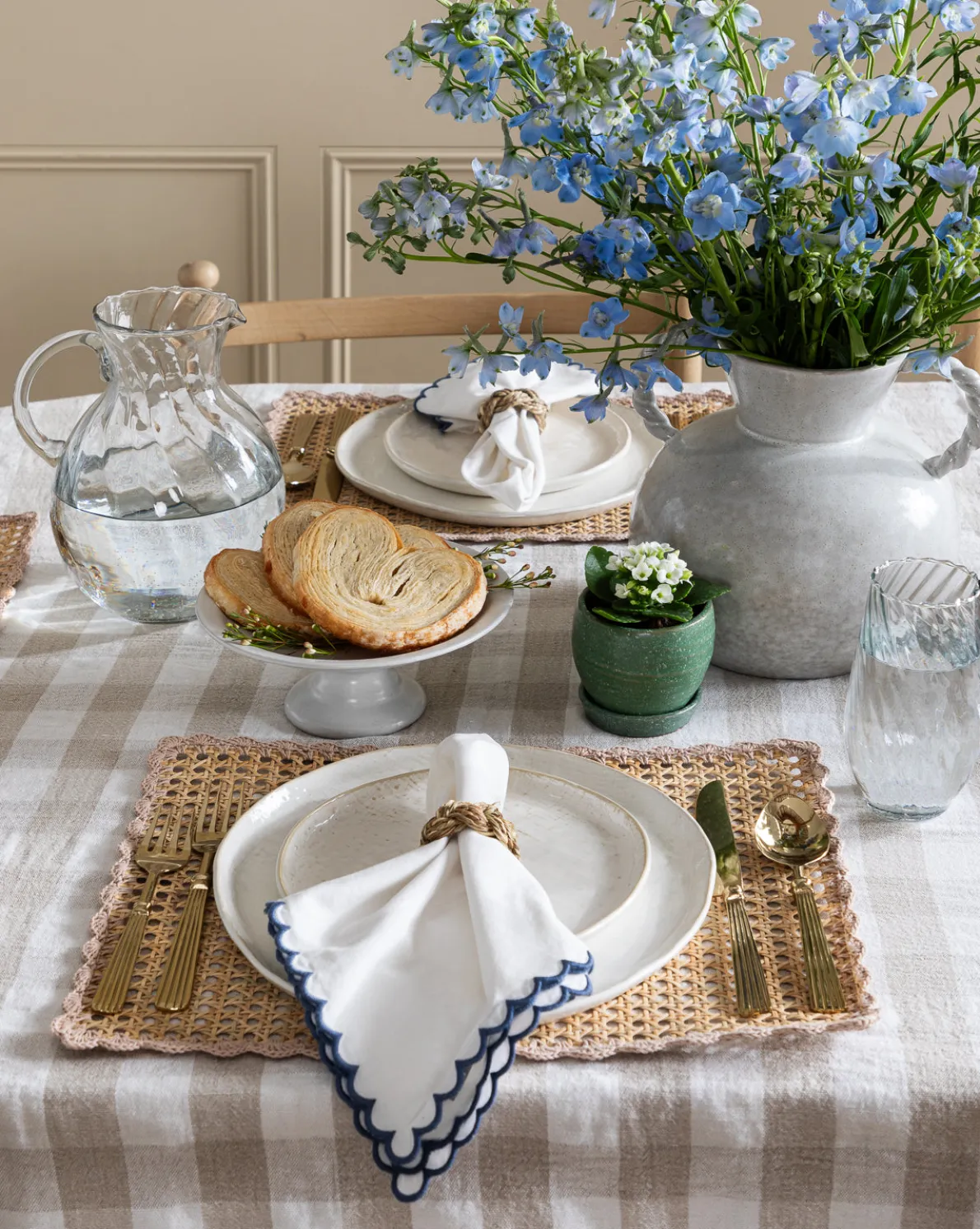 Scallop Border Napkins (Set of 4)