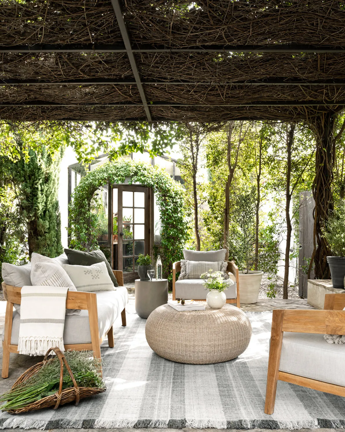 Vento Outdoor Sofa 68.75